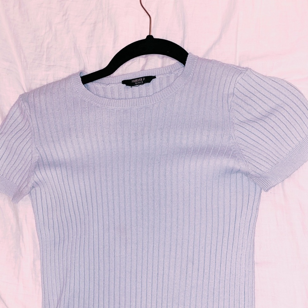 •light blue ribbed tee